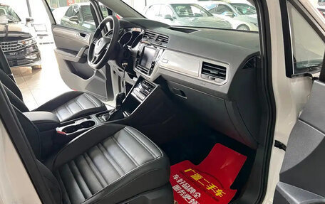 Volkswagen Touran III, 2021 год, 1 495 000 рублей, 14 фотография