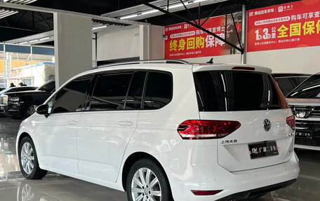 Volkswagen Touran III, 2021 год, 1 495 000 рублей, 5 фотография