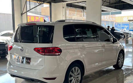 Volkswagen Touran III, 2021 год, 1 495 000 рублей, 6 фотография