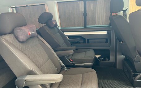 Volkswagen Multivan T6 рестайлинг, 2017 год, 3 800 000 рублей, 11 фотография