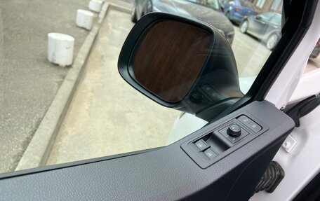 Volkswagen Multivan T6 рестайлинг, 2017 год, 3 800 000 рублей, 9 фотография