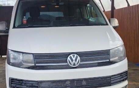 Volkswagen Multivan T6 рестайлинг, 2017 год, 3 800 000 рублей, 15 фотография