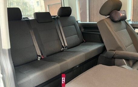 Volkswagen Multivan T6 рестайлинг, 2017 год, 3 800 000 рублей, 13 фотография