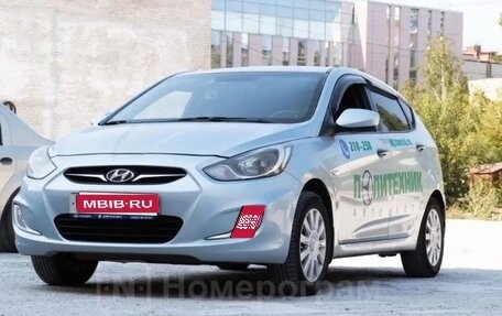 Hyundai Solaris II рестайлинг, 2012 год, 450 000 рублей, 1 фотография
