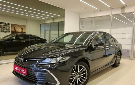 Toyota Camry, 2021 год, 3 490 000 рублей, 1 фотография