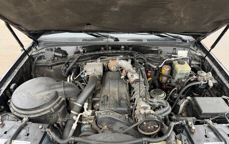 Toyota Land Cruiser 100 рестайлинг 2, 2003 год, 2 599 000 рублей, 10 фотография