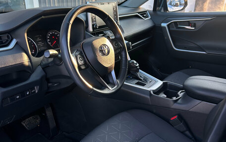 Toyota RAV4, 2021 год, 3 220 000 рублей, 9 фотография