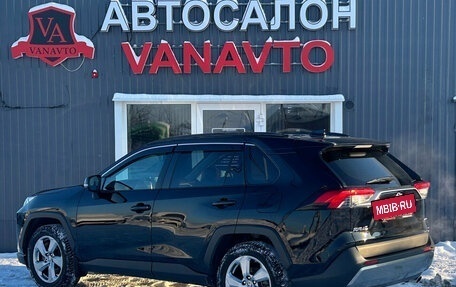 Toyota RAV4, 2021 год, 3 220 000 рублей, 6 фотография