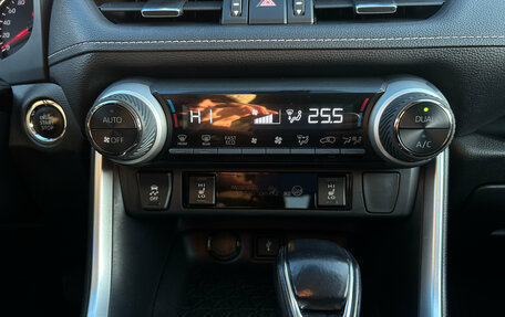 Toyota RAV4, 2021 год, 3 220 000 рублей, 21 фотография