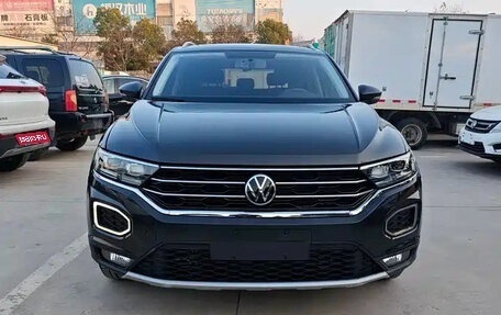 Volkswagen T-Roc I, 2022 год, 1 899 000 рублей, 1 фотография