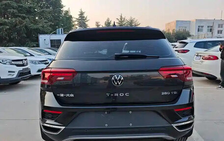 Volkswagen T-Roc I, 2022 год, 1 899 000 рублей, 5 фотография