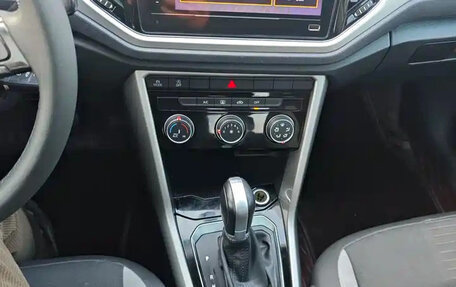 Volkswagen T-Roc I, 2022 год, 1 899 000 рублей, 11 фотография