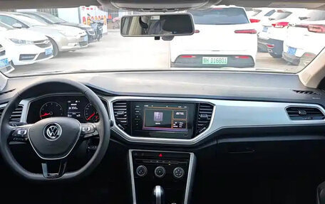 Volkswagen T-Roc I, 2022 год, 1 899 000 рублей, 10 фотография
