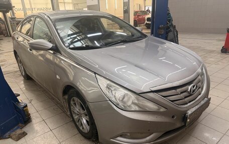 Hyundai Sonata VI, 2010 год, 750 000 рублей, 2 фотография