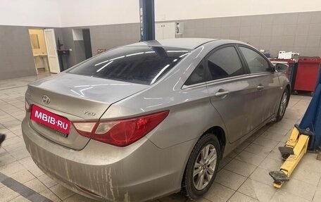 Hyundai Sonata VI, 2010 год, 750 000 рублей, 4 фотография