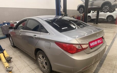 Hyundai Sonata VI, 2010 год, 750 000 рублей, 3 фотография