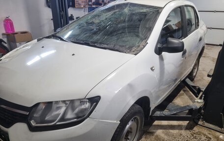 Renault Logan II, 2018 год, 230 000 рублей, 1 фотография