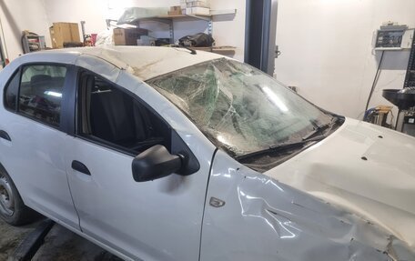 Renault Logan II, 2018 год, 230 000 рублей, 2 фотография