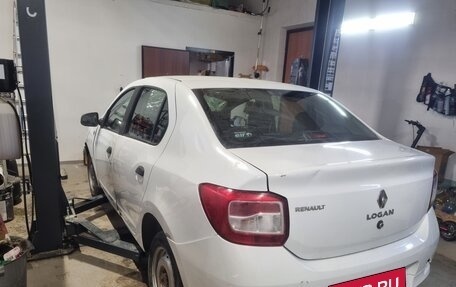 Renault Logan II, 2018 год, 230 000 рублей, 4 фотография