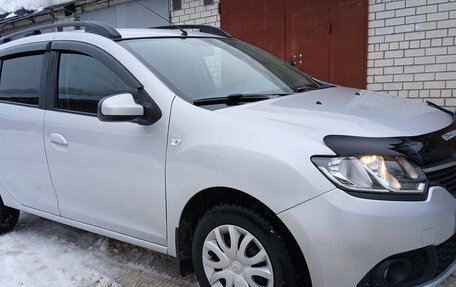 Renault Sandero II рестайлинг, 2016 год, 880 000 рублей, 1 фотография