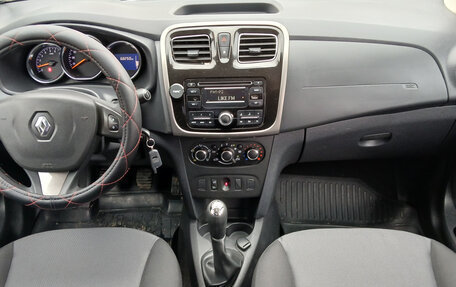 Renault Sandero II рестайлинг, 2016 год, 880 000 рублей, 19 фотография