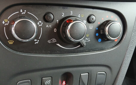 Renault Sandero II рестайлинг, 2016 год, 880 000 рублей, 22 фотография