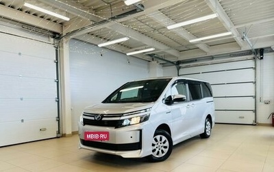Toyota Voxy III, 2017 год, 2 629 000 рублей, 1 фотография