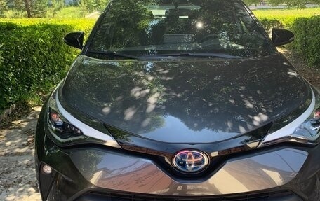 Toyota C-HR I рестайлинг, 2022 год, 3 200 000 рублей, 1 фотография