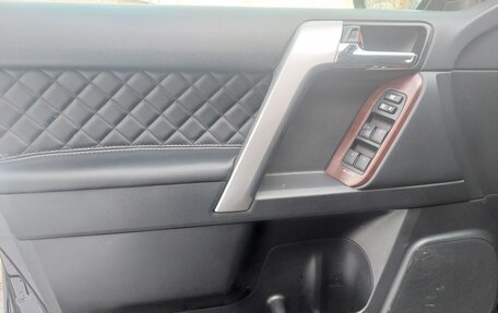 Toyota Land Cruiser Prado 150 рестайлинг 2, 2014 год, 3 700 000 рублей, 13 фотография