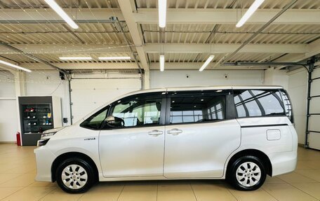 Toyota Voxy III, 2017 год, 2 629 000 рублей, 3 фотография