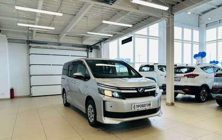 Toyota Voxy III, 2017 год, 2 629 000 рублей, 8 фотография