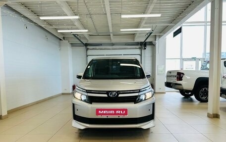 Toyota Voxy III, 2017 год, 2 629 000 рублей, 9 фотография