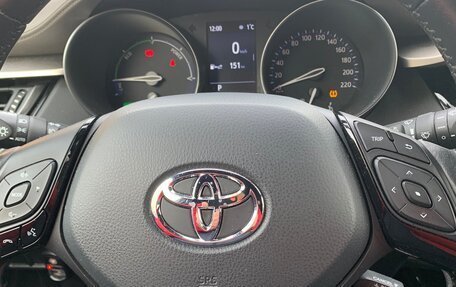 Toyota C-HR I рестайлинг, 2022 год, 3 200 000 рублей, 3 фотография