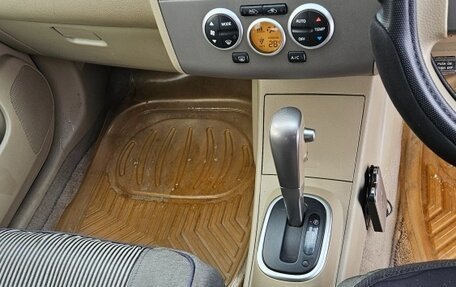 Nissan Tiida, 2005 год, 470 000 рублей, 18 фотография