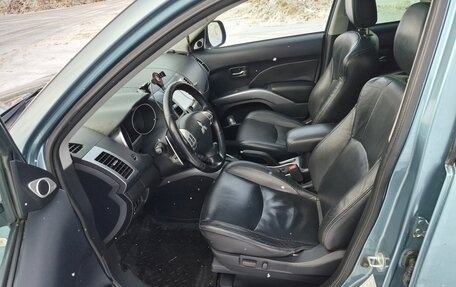 Mitsubishi Outlander III рестайлинг 3, 2007 год, 900 000 рублей, 11 фотография