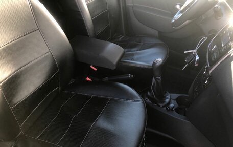 Renault Logan II, 2018 год, 820 000 рублей, 10 фотография