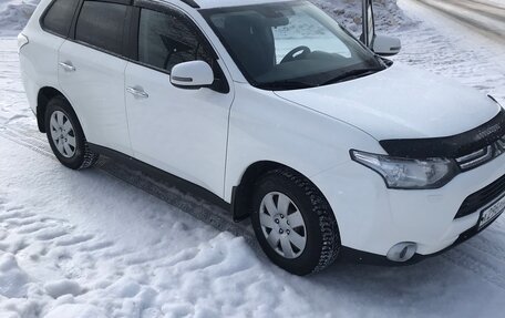 Mitsubishi Outlander III рестайлинг 3, 2012 год, 1 300 000 рублей, 4 фотография