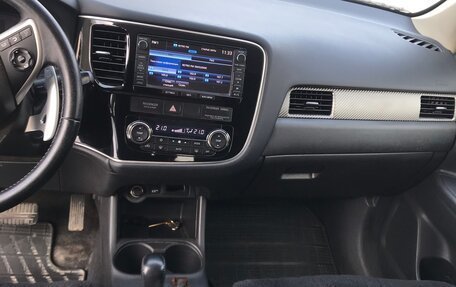 Mitsubishi Outlander III рестайлинг 3, 2012 год, 1 300 000 рублей, 7 фотография