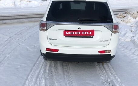 Mitsubishi Outlander III рестайлинг 3, 2012 год, 1 300 000 рублей, 14 фотография
