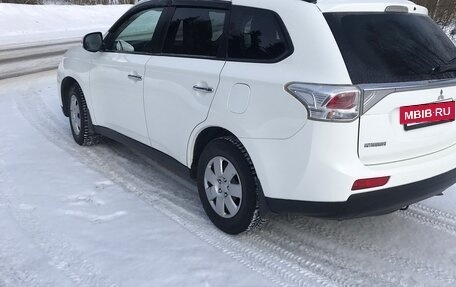 Mitsubishi Outlander III рестайлинг 3, 2012 год, 1 300 000 рублей, 15 фотография