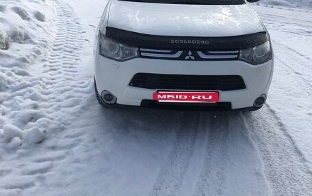 Mitsubishi Outlander III рестайлинг 3, 2012 год, 1 300 000 рублей, 12 фотография