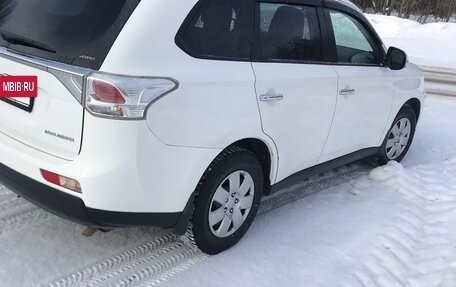 Mitsubishi Outlander III рестайлинг 3, 2012 год, 1 300 000 рублей, 13 фотография