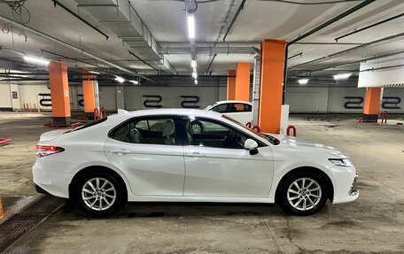 Toyota Camry, 2022 год, 2 350 000 рублей, 5 фотография