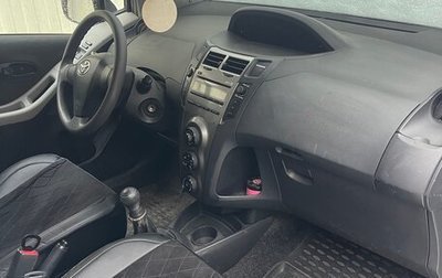 Toyota Yaris III рестайлинг, 2009 год, 650 000 рублей, 1 фотография