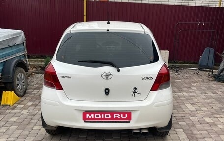 Toyota Yaris III рестайлинг, 2009 год, 650 000 рублей, 3 фотография