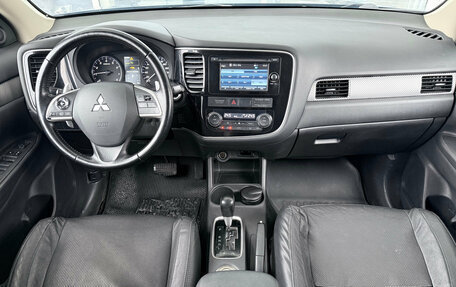Mitsubishi Outlander III рестайлинг 3, 2014 год, 1 499 000 рублей, 8 фотография