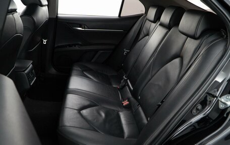 Toyota Camry, 2018 год, 2 290 000 рублей, 10 фотография