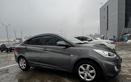 Hyundai Solaris II рестайлинг, 2013 год, 800 000 рублей, 5 фотография
