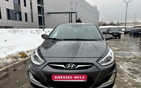 Hyundai Solaris II рестайлинг, 2013 год, 800 000 рублей, 6 фотография