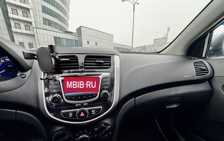 Hyundai Solaris II рестайлинг, 2013 год, 800 000 рублей, 11 фотография